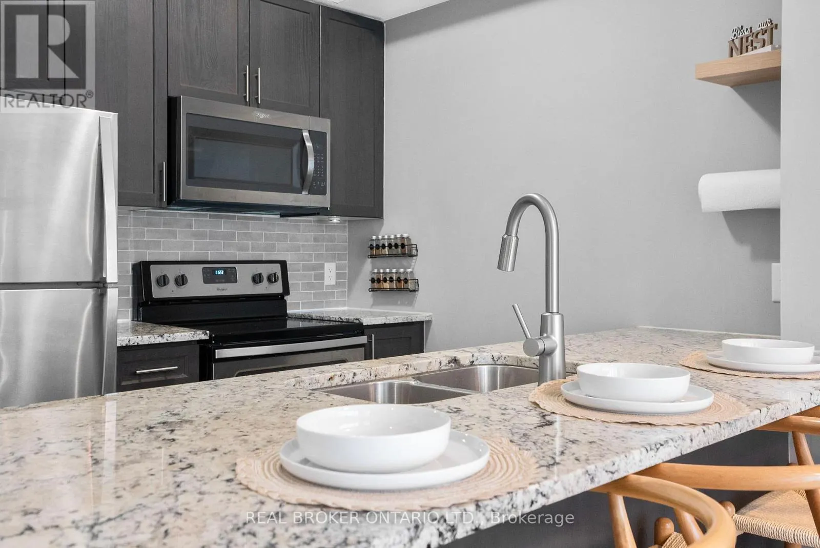 110 - 10 CONCORD PLACE W