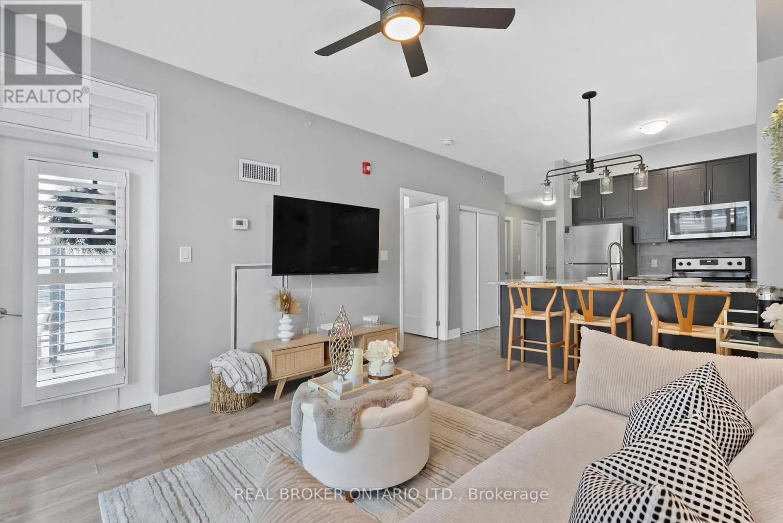 110 - 10 CONCORD PLACE W
