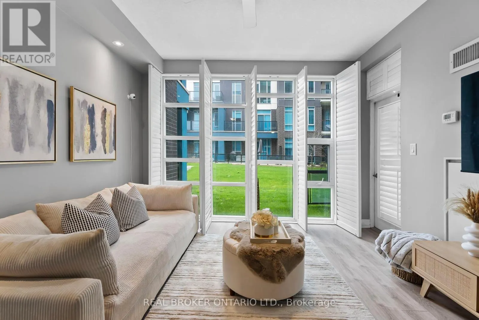 110 - 10 CONCORD PLACE W
