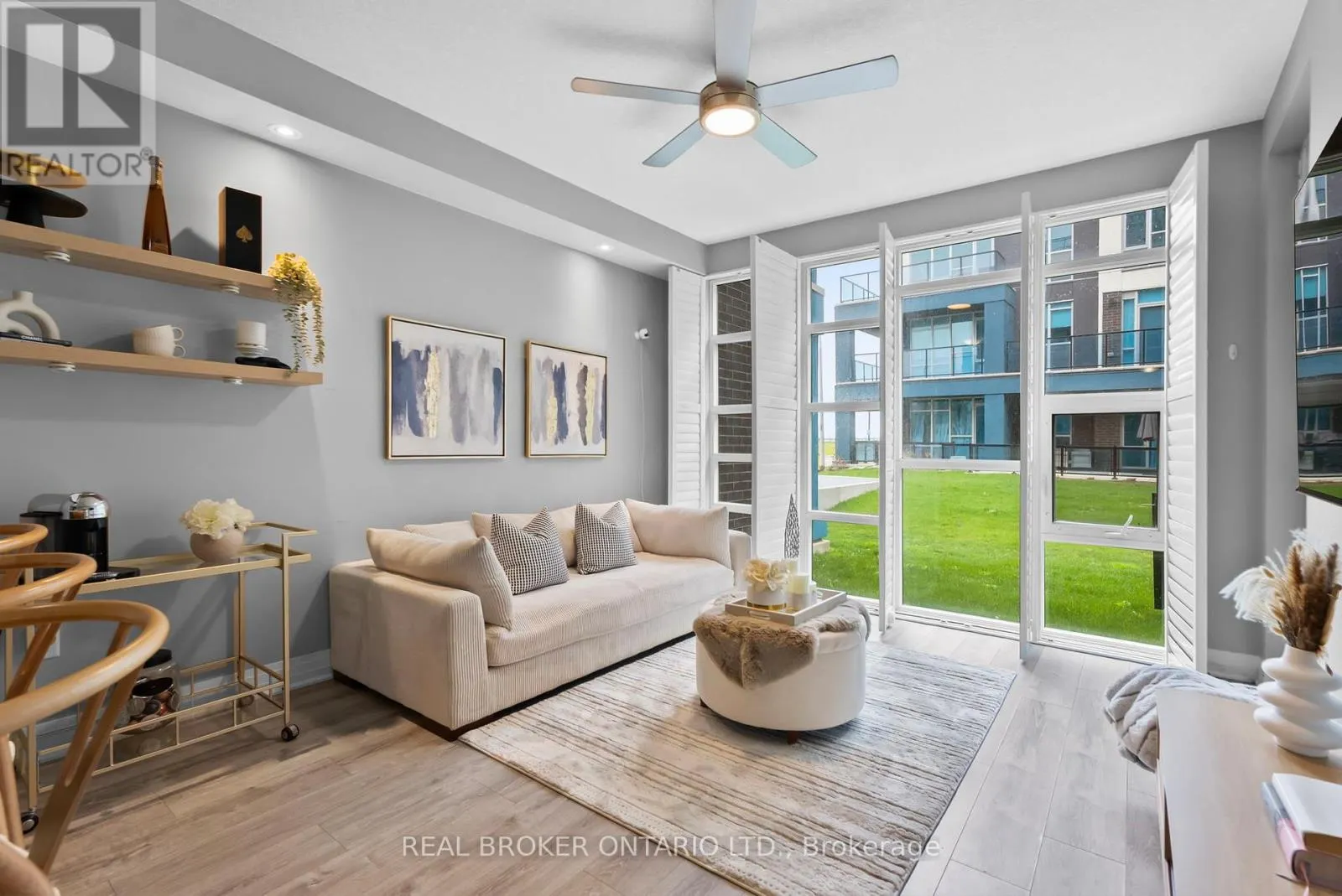 110 - 10 CONCORD PLACE W