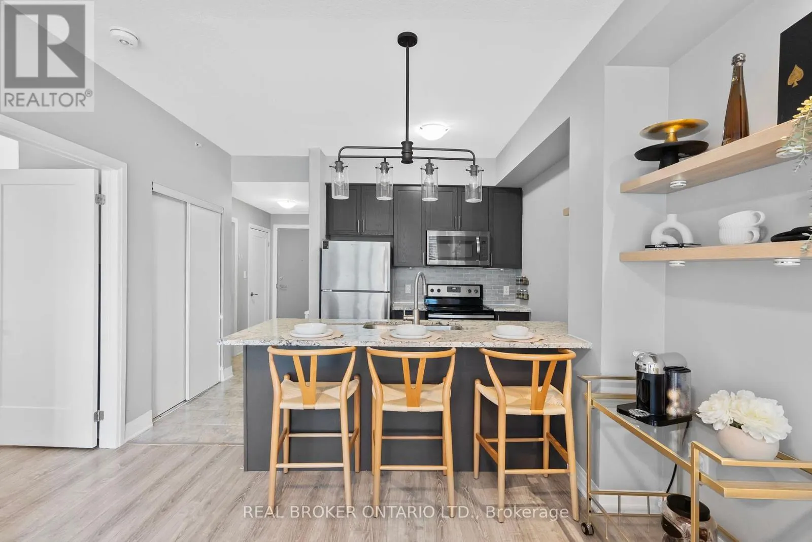110 - 10 CONCORD PLACE W