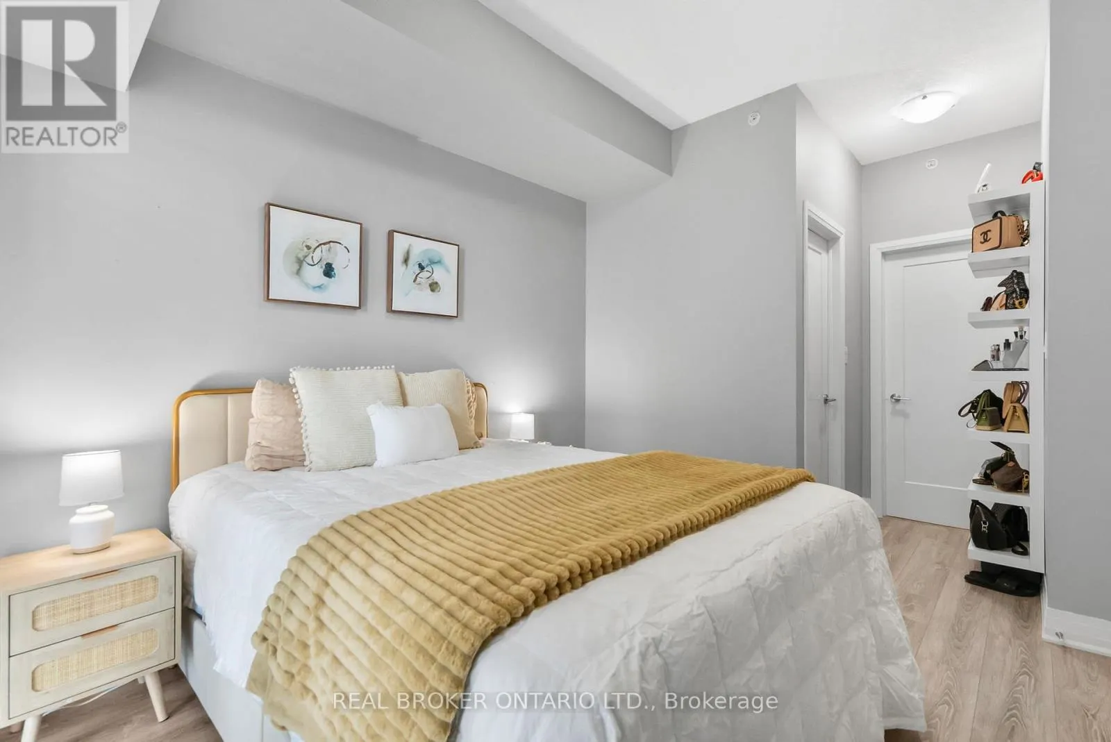 110 - 10 CONCORD PLACE W