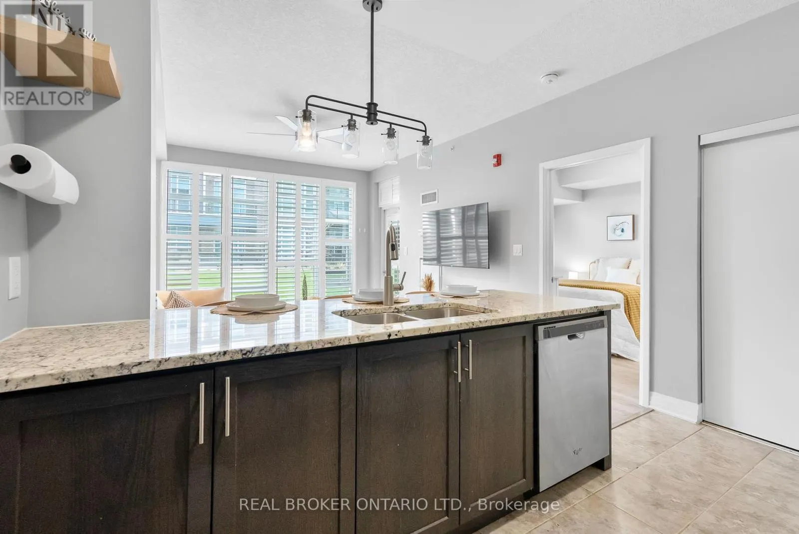 110 - 10 CONCORD PLACE W