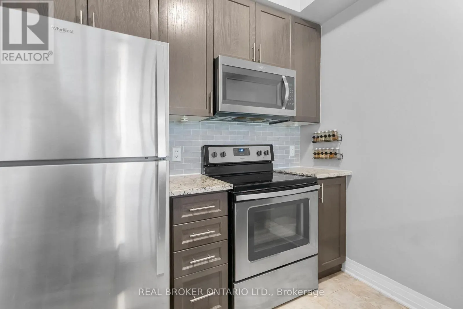 110 - 10 CONCORD PLACE W