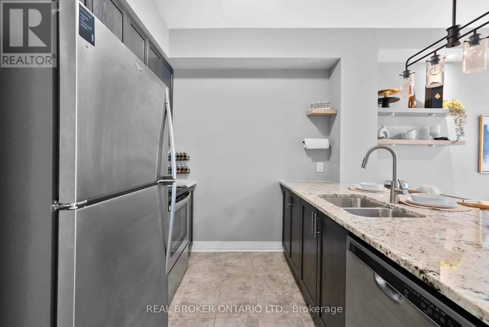 110 - 10 CONCORD PLACE W