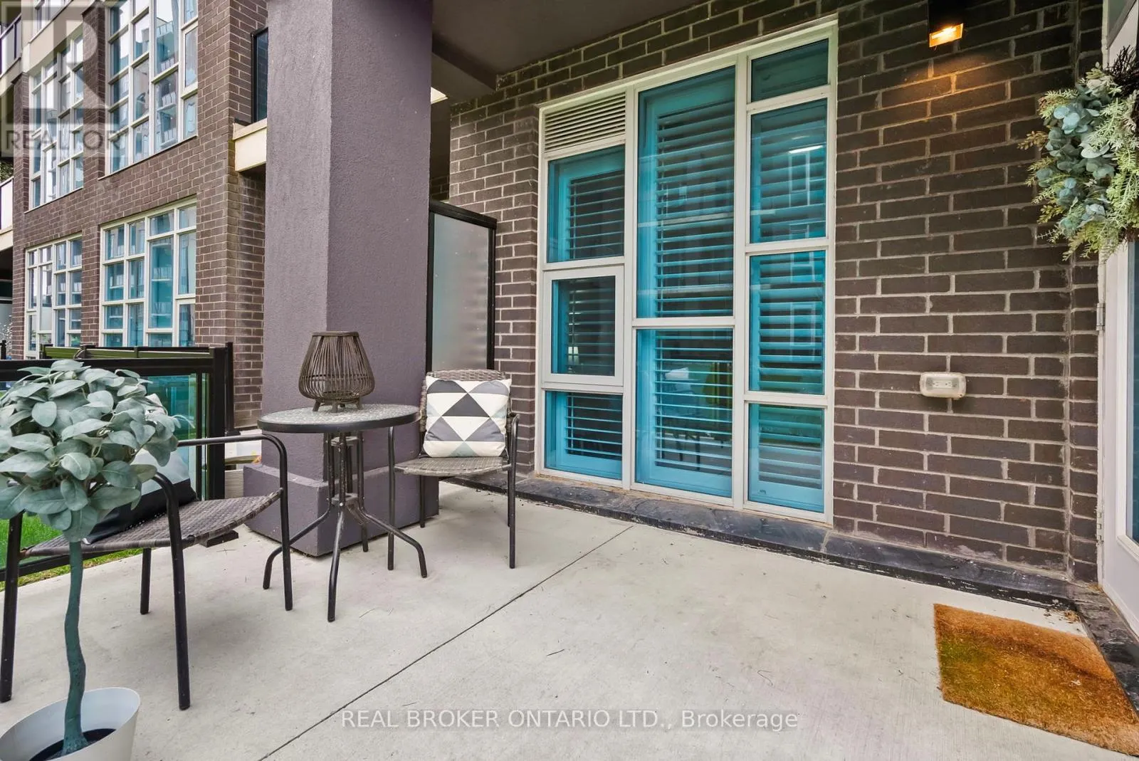 110 - 10 CONCORD PLACE W