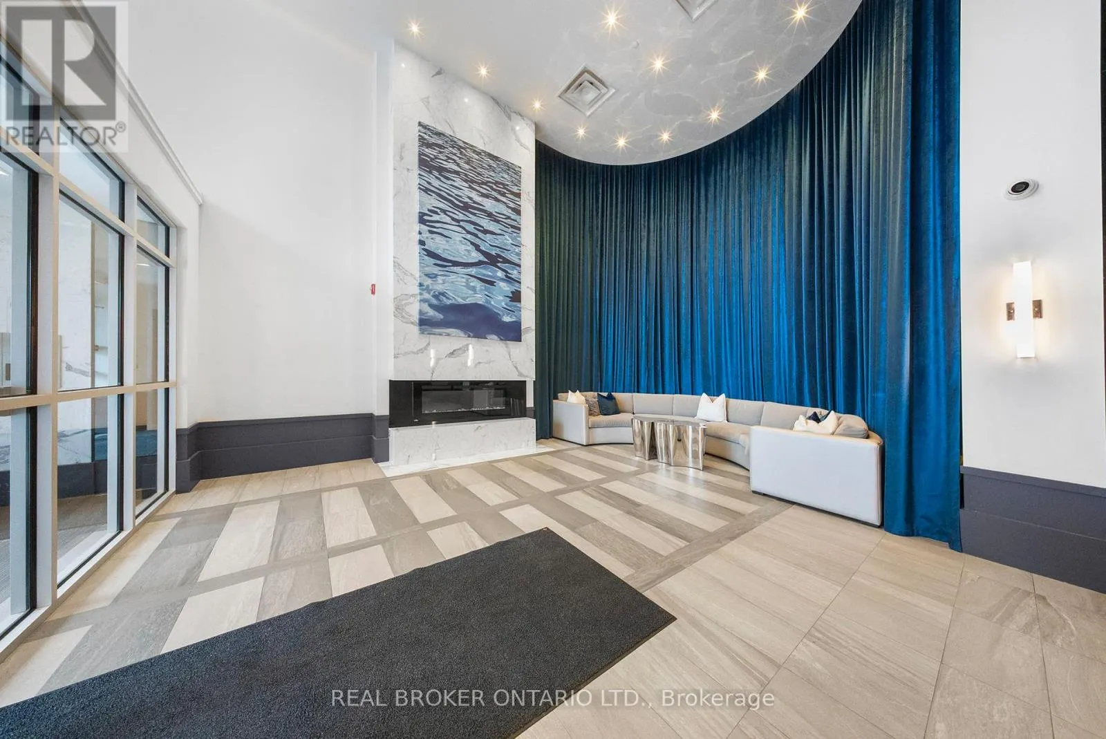 110 - 10 CONCORD PLACE W