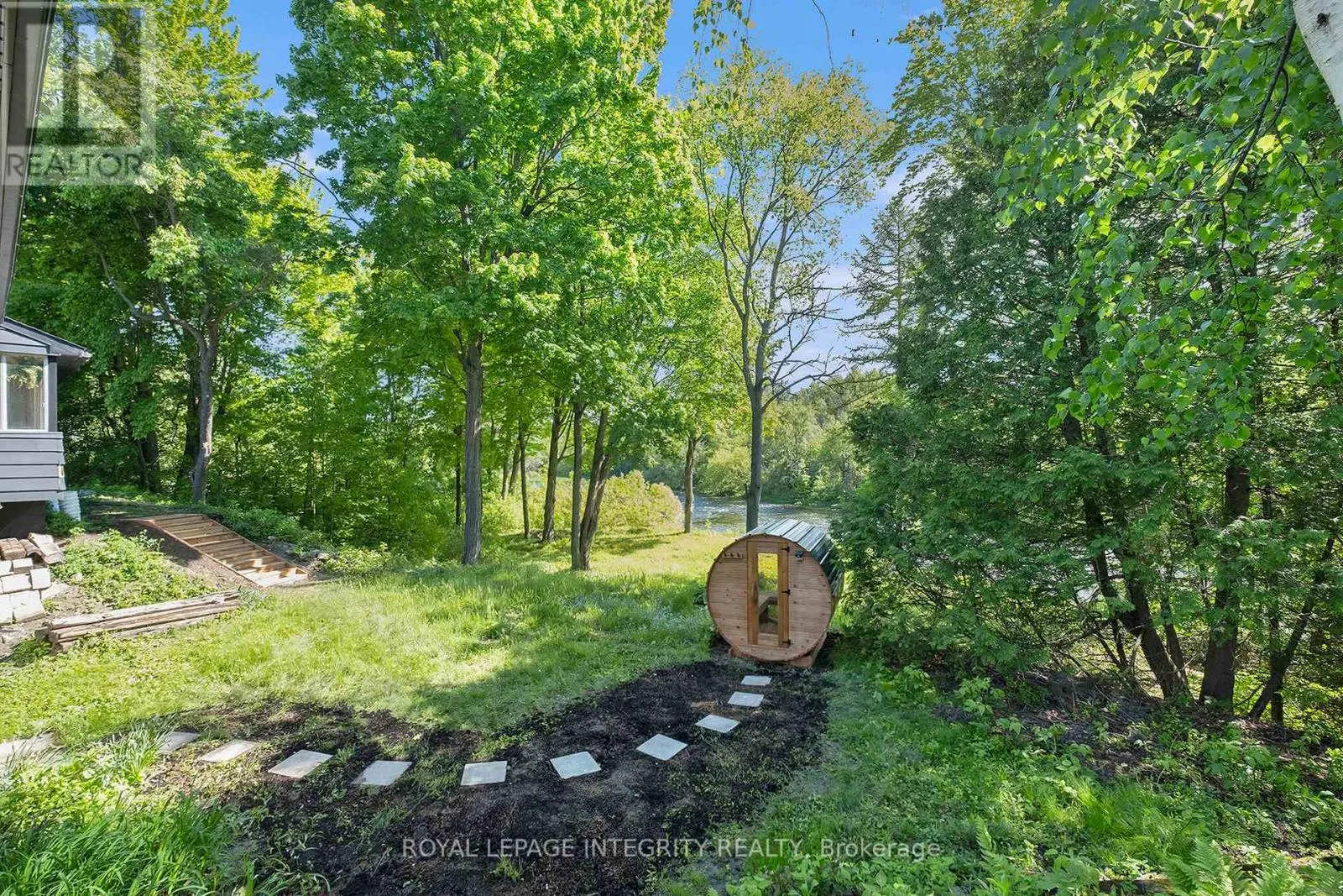 17 LOCKVIEW ROAD