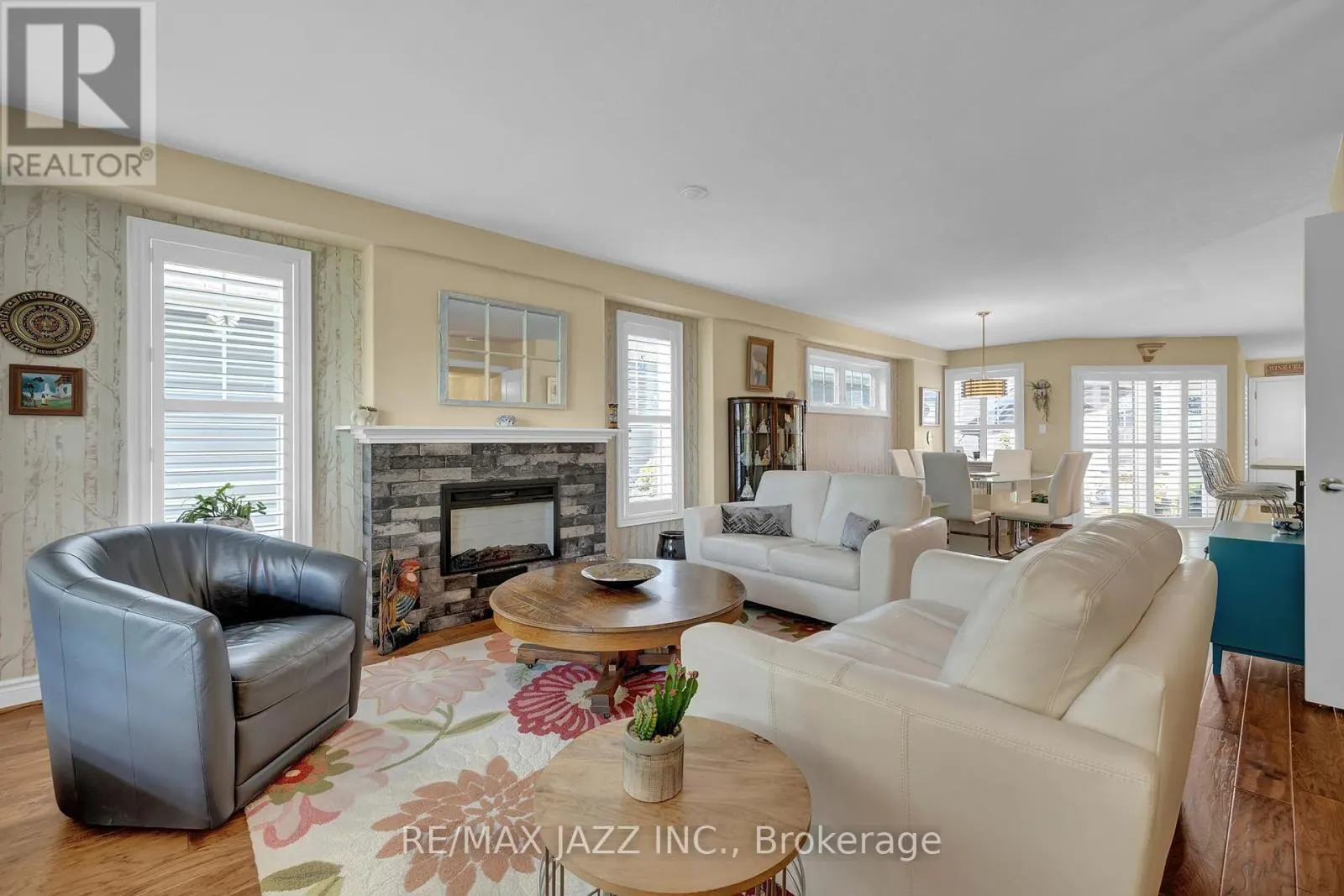 300 STRACHAN STREET
