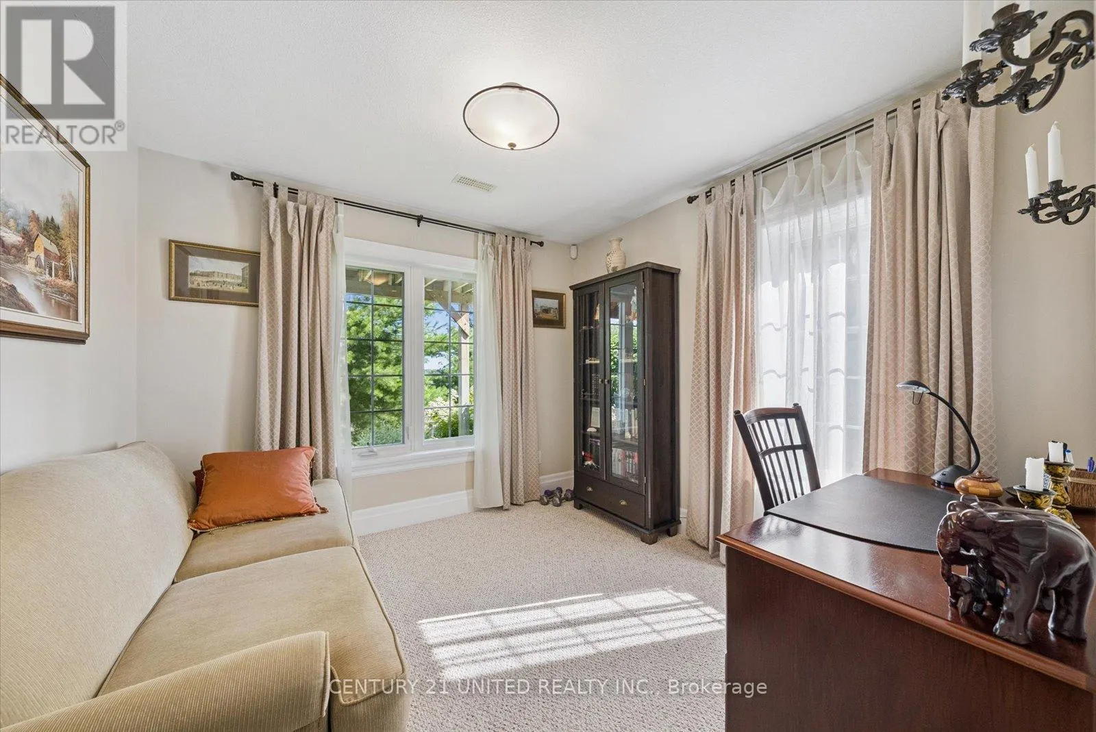 155 - 301 CARNEGIE AVENUE, #155
