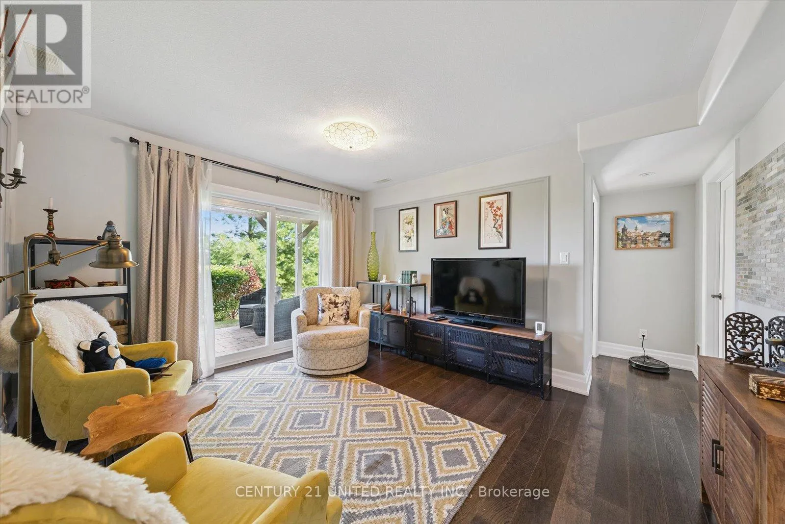155 - 301 CARNEGIE AVENUE, #155