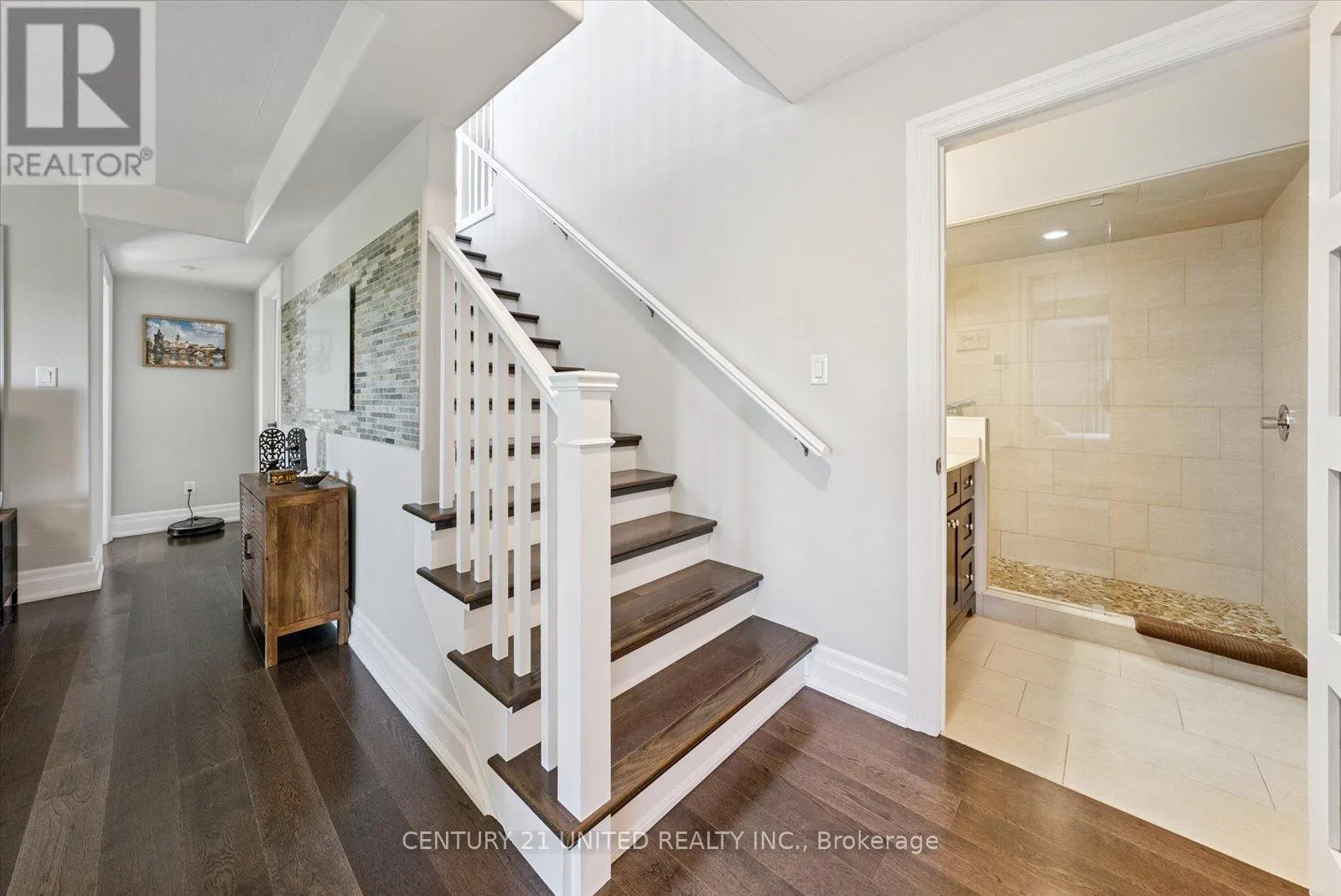 155 - 301 CARNEGIE AVENUE, #155