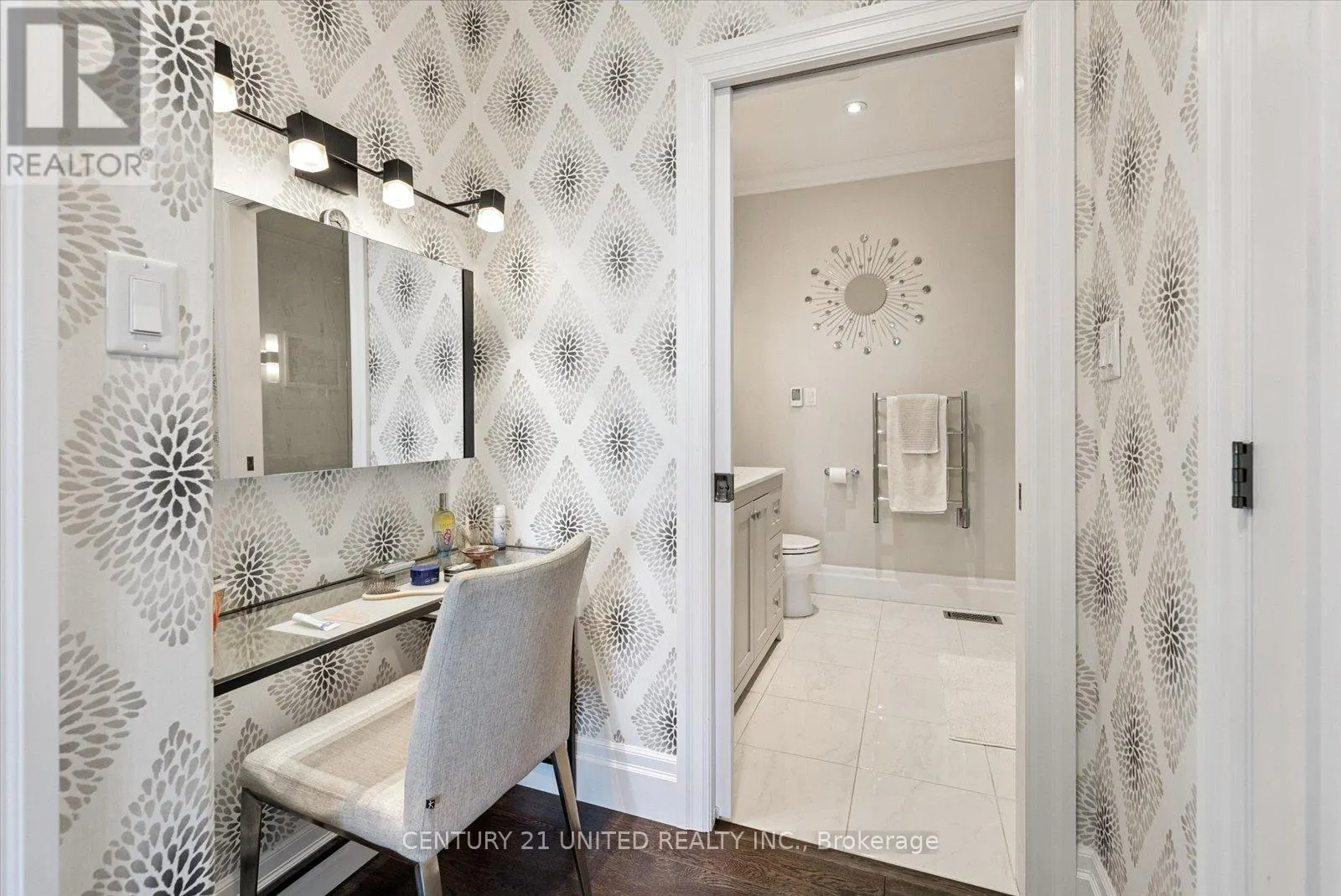 155 - 301 CARNEGIE AVENUE, #155
