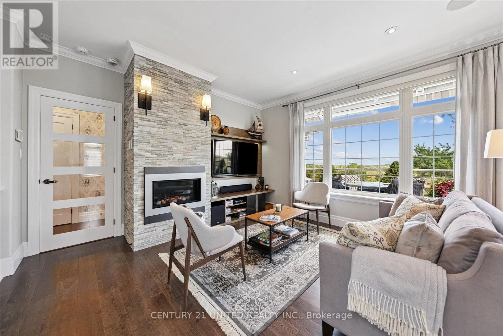 155 - 301 CARNEGIE AVENUE, #155