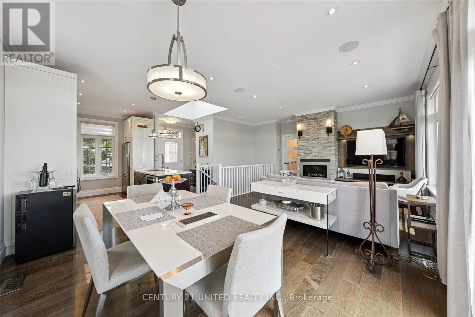 155 - 301 CARNEGIE AVENUE, #155