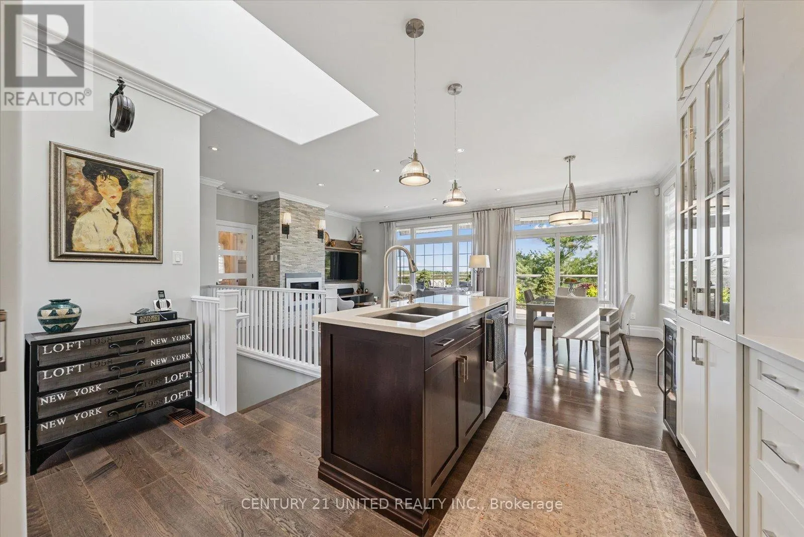 155 - 301 CARNEGIE AVENUE, #155