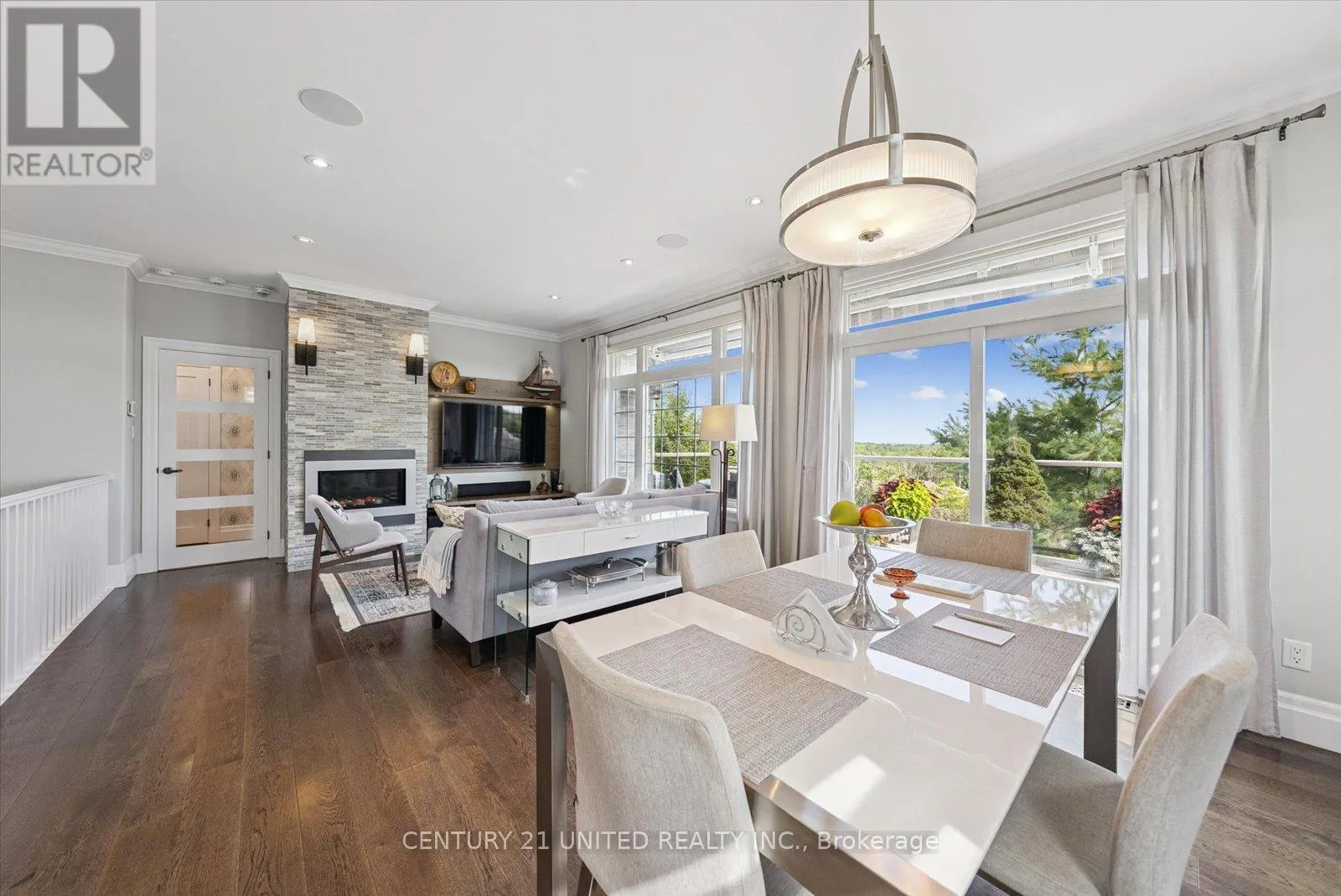 155 - 301 CARNEGIE AVENUE, #155