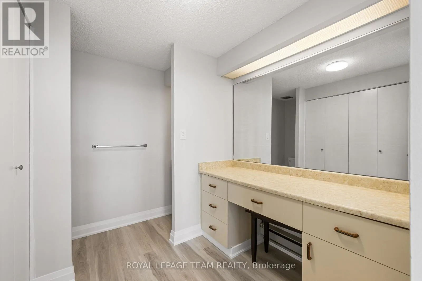 1607 - 1285 CAHILL DRIVE