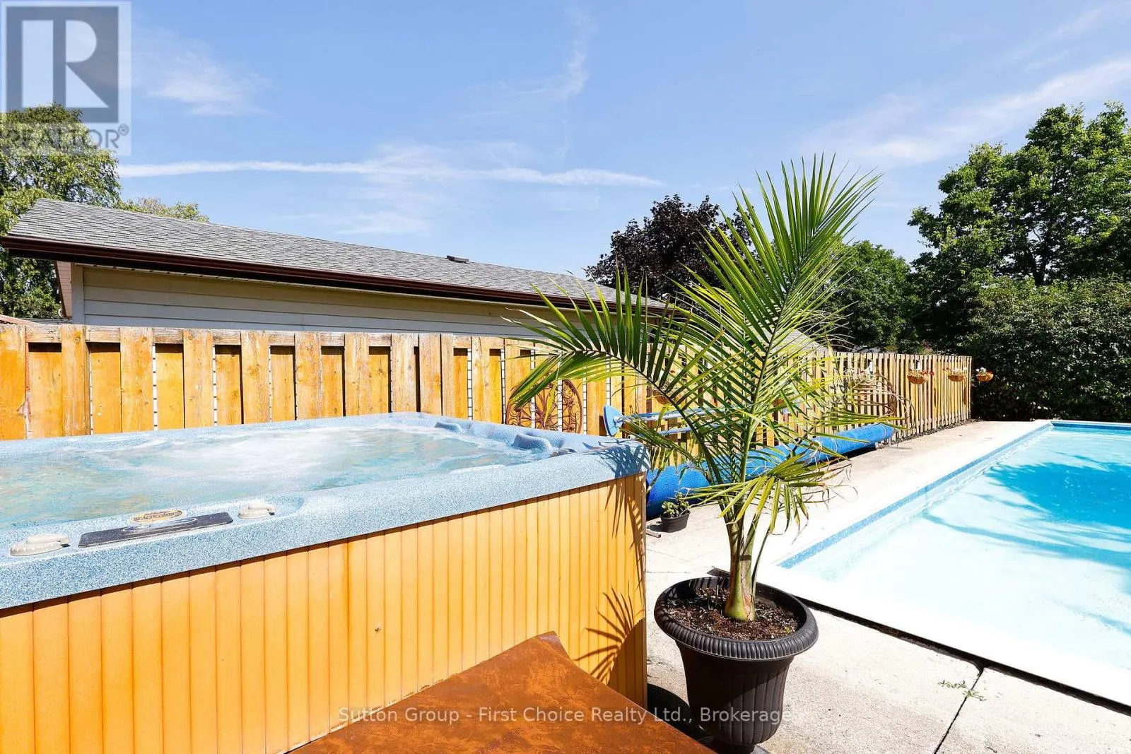 292 REDFORD CRESCENT
