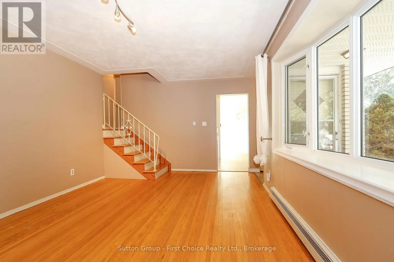 292 REDFORD CRESCENT