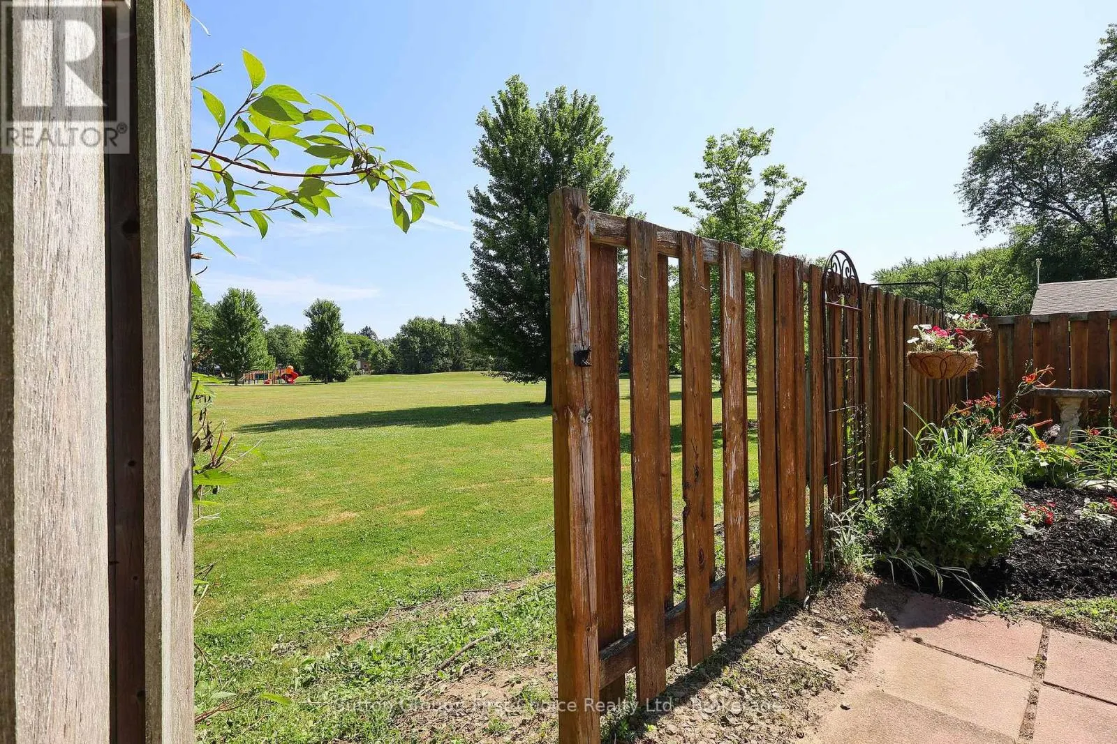 292 REDFORD CRESCENT