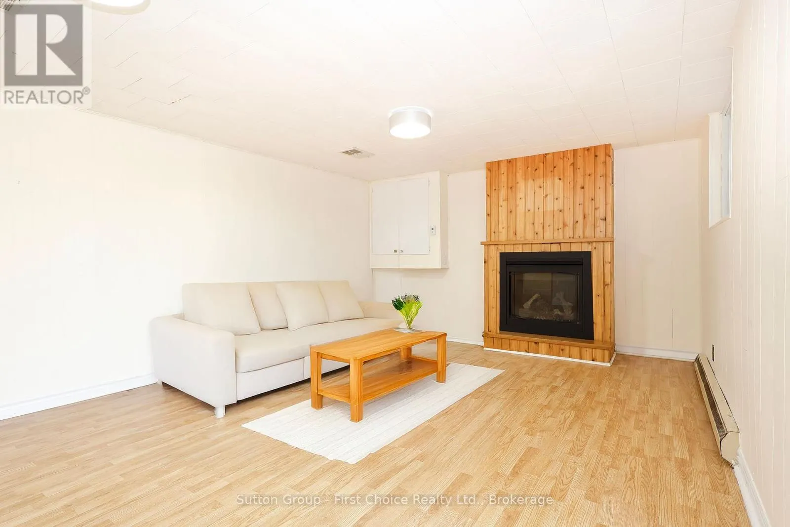 292 REDFORD CRESCENT