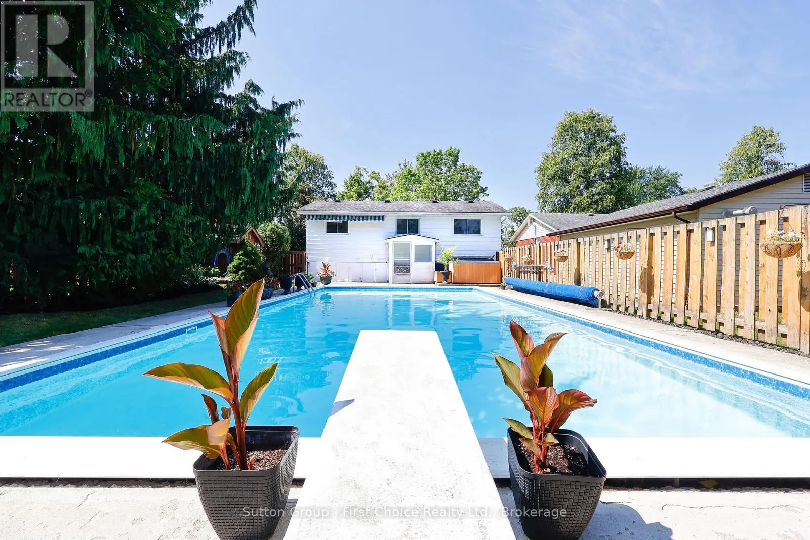 292 REDFORD CRESCENT