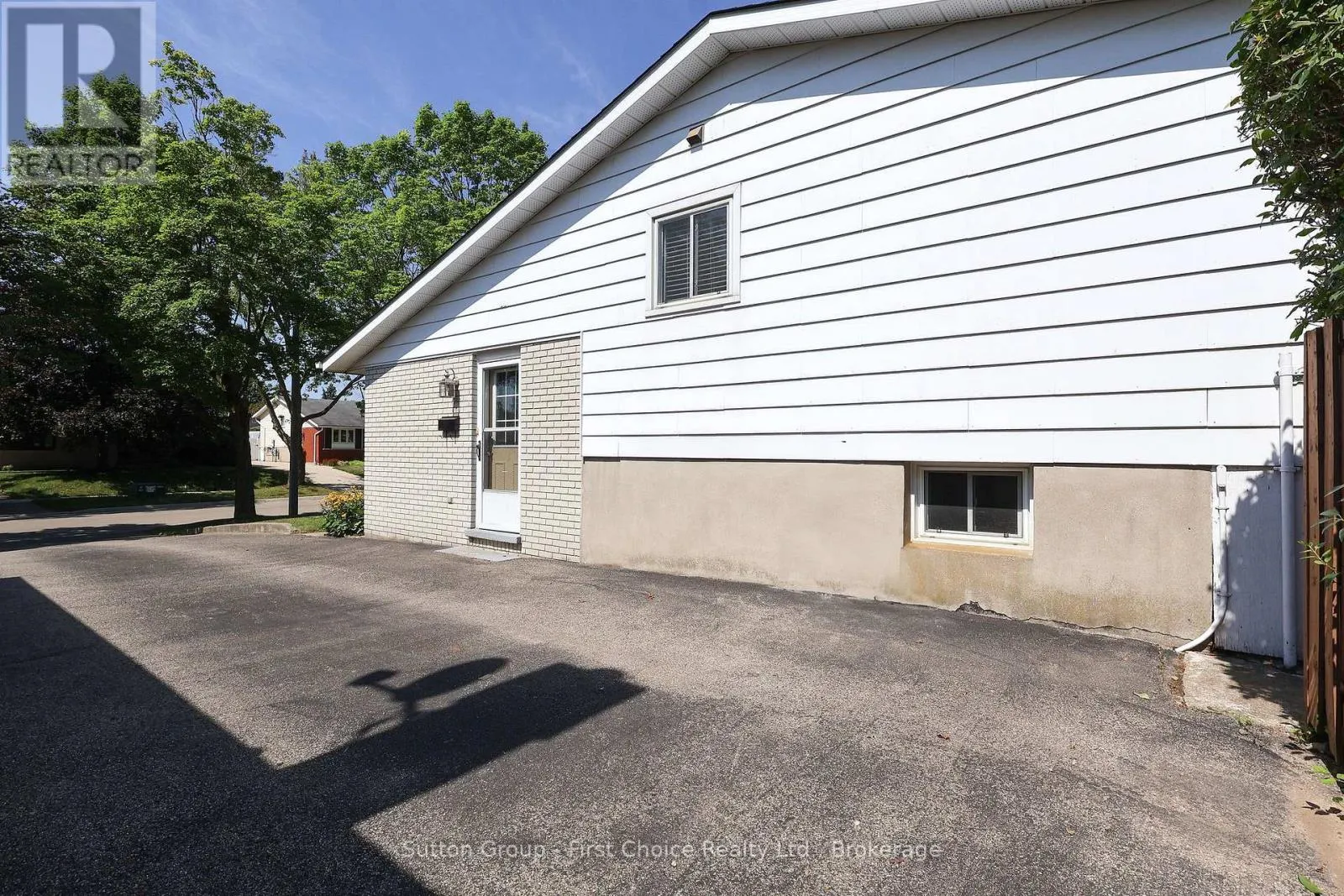 292 REDFORD CRESCENT