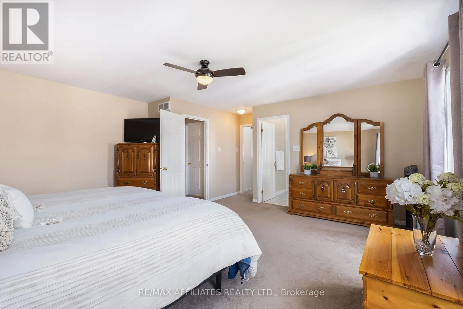 1545 SENATEURS WAY