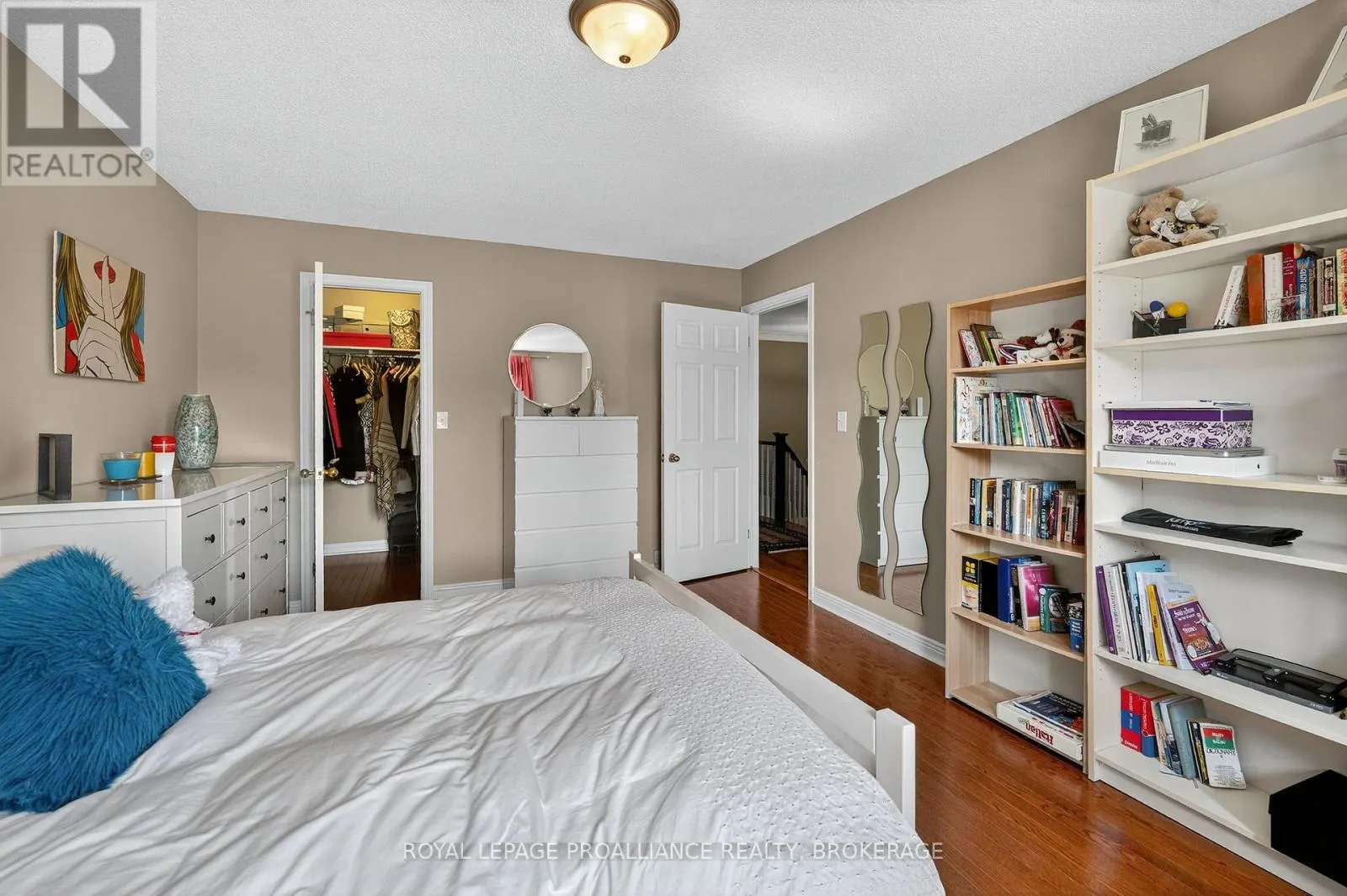 1098 CAITLIN CRESCENT