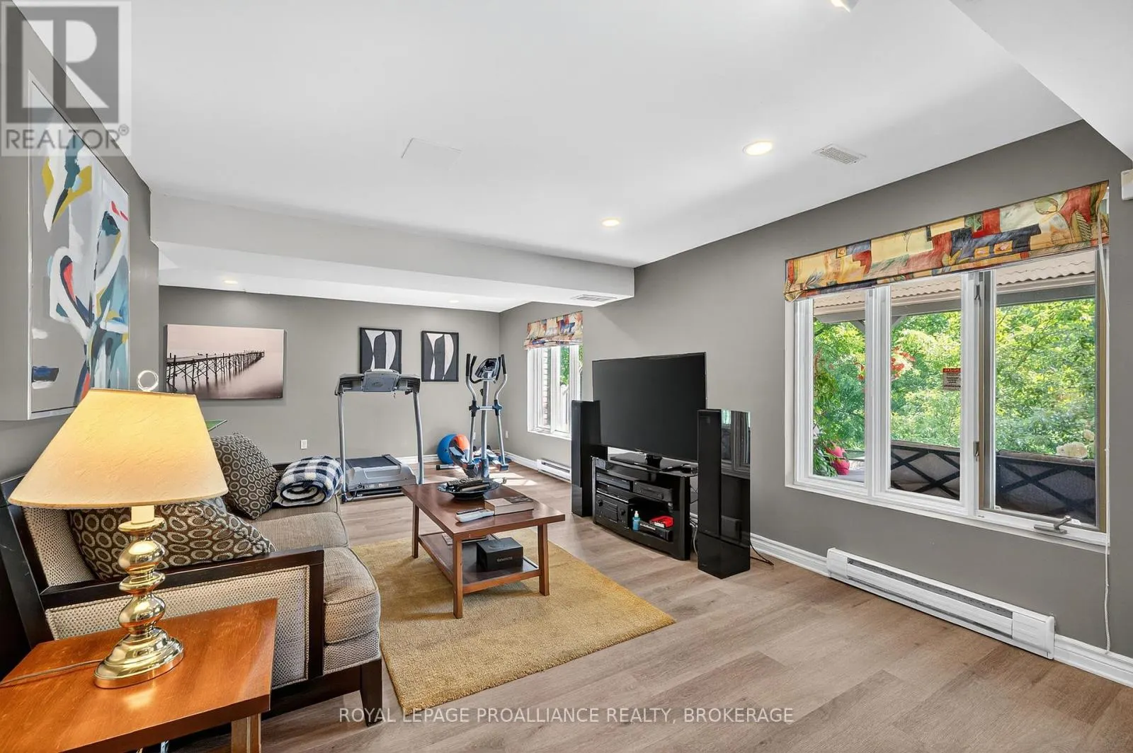 1098 CAITLIN CRESCENT