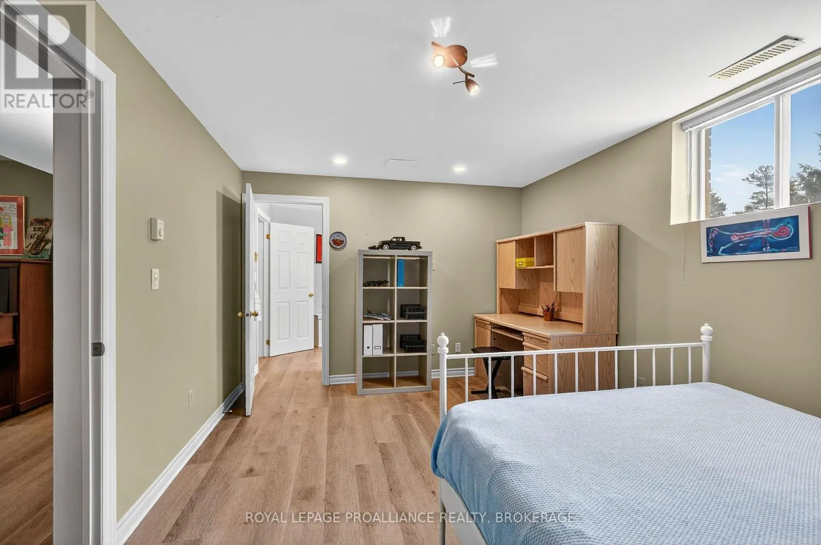 1098 CAITLIN CRESCENT