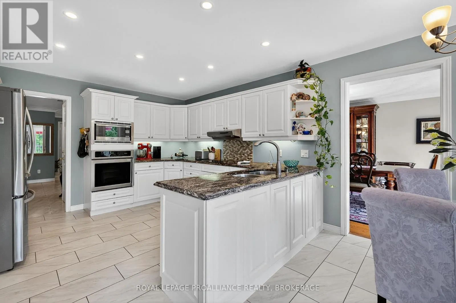 1098 CAITLIN CRESCENT