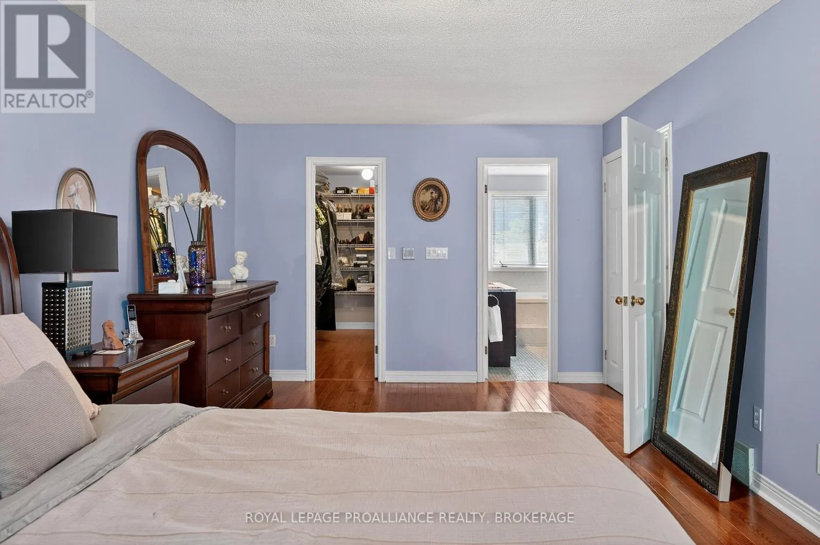 1098 CAITLIN CRESCENT