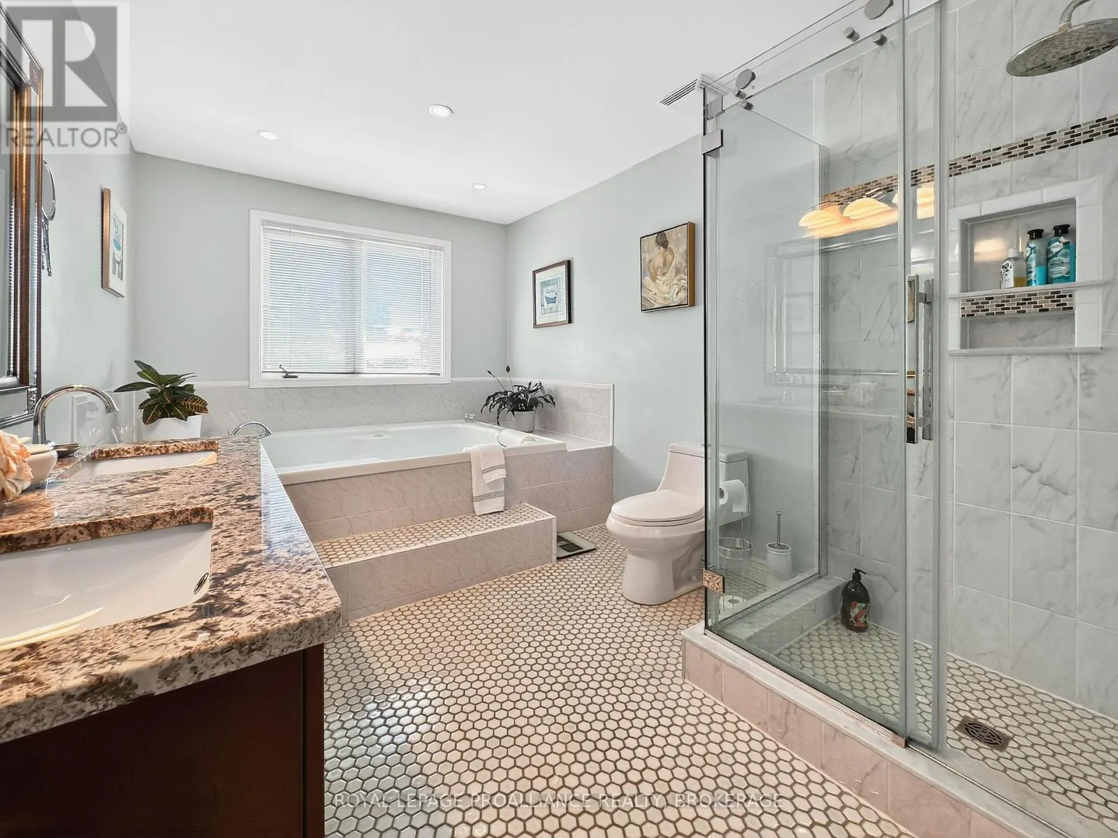 1098 CAITLIN CRESCENT