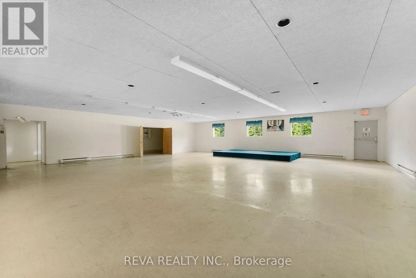 786 CENTREVIEW ROAD