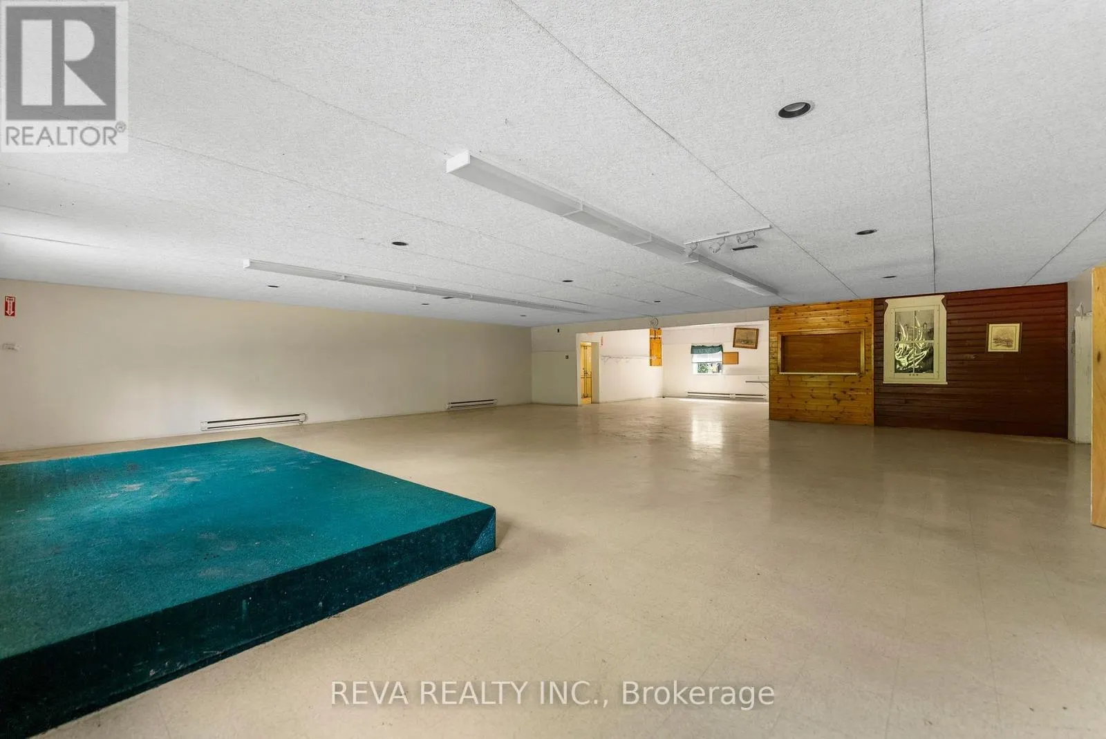 786 CENTREVIEW ROAD