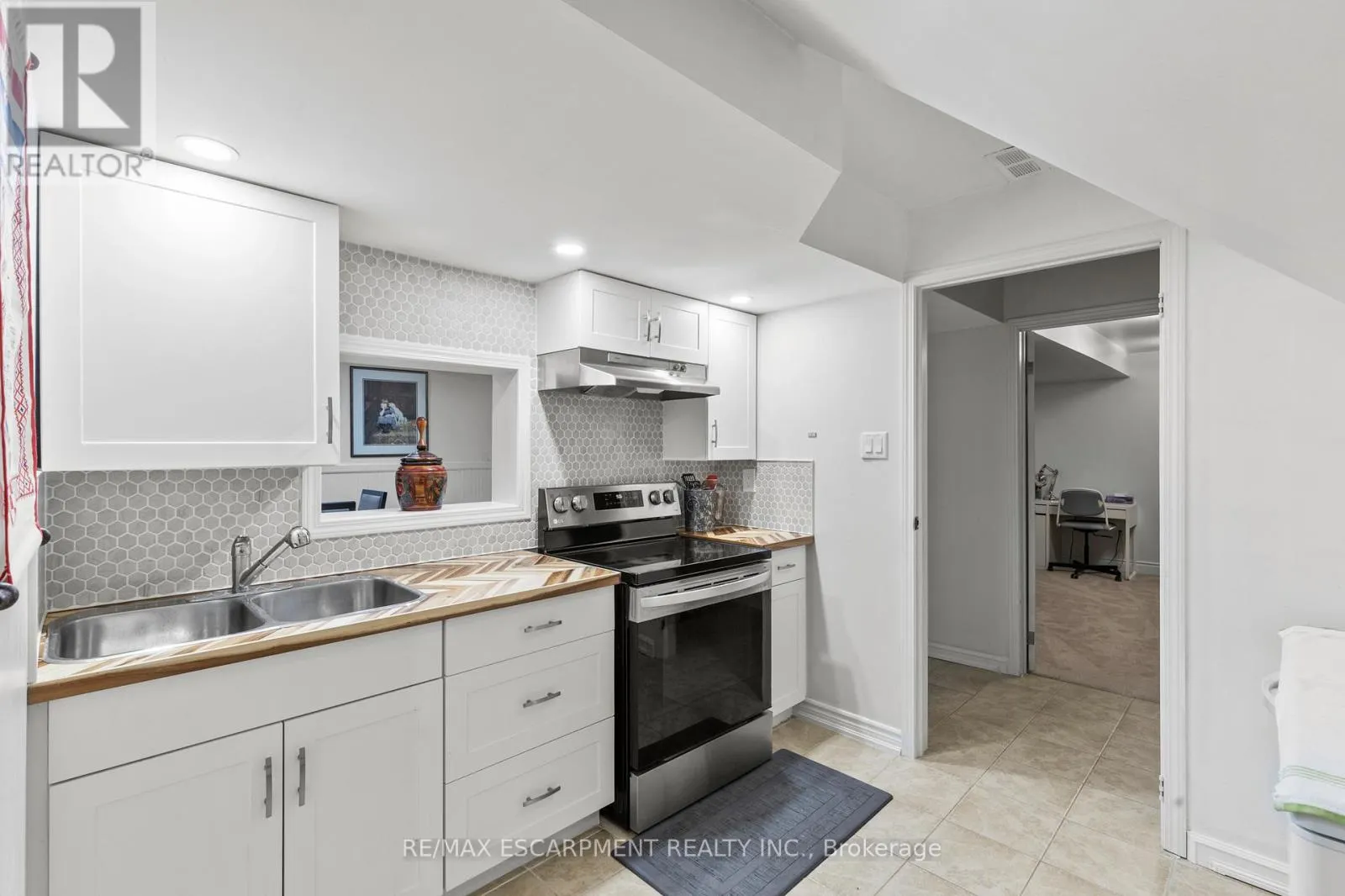15 DEBORA DRIVE