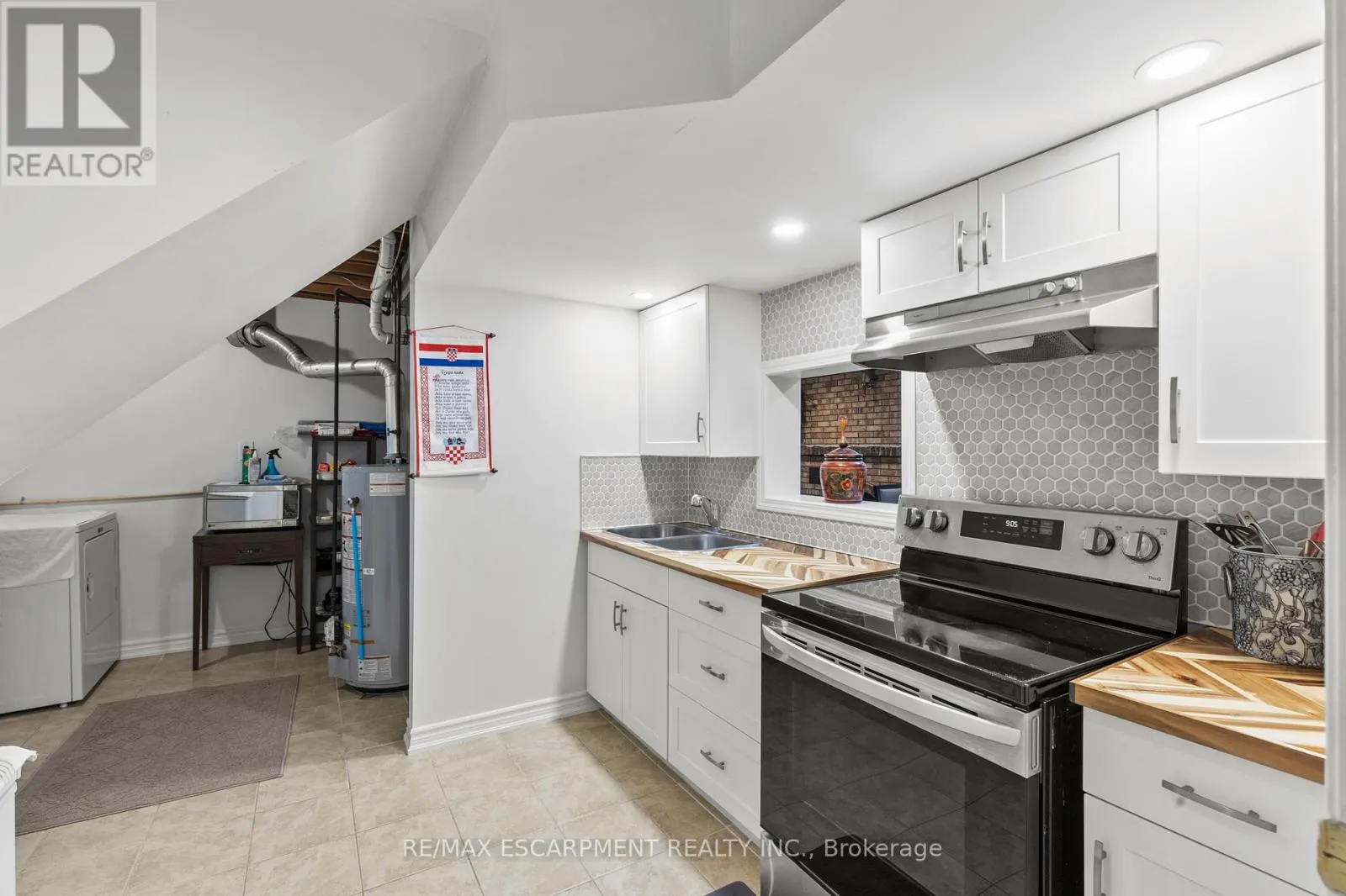 15 DEBORA DRIVE