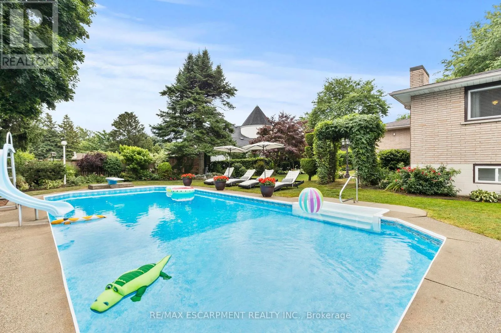 15 DEBORA DRIVE