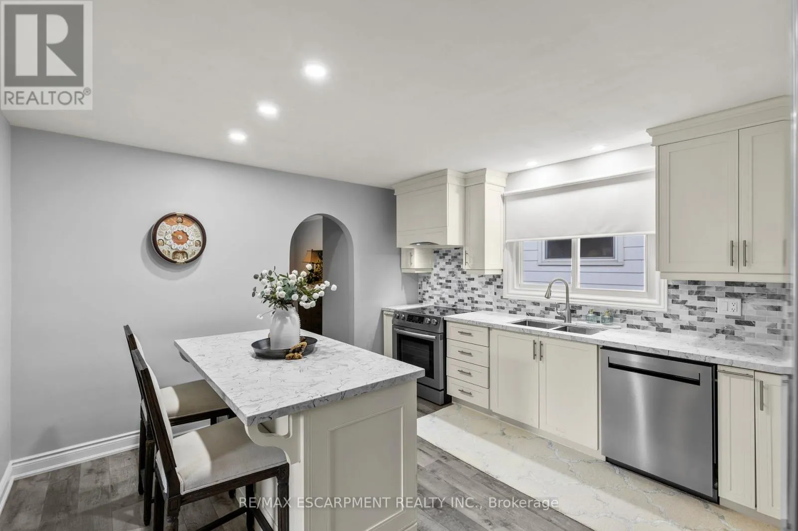 15 DEBORA DRIVE