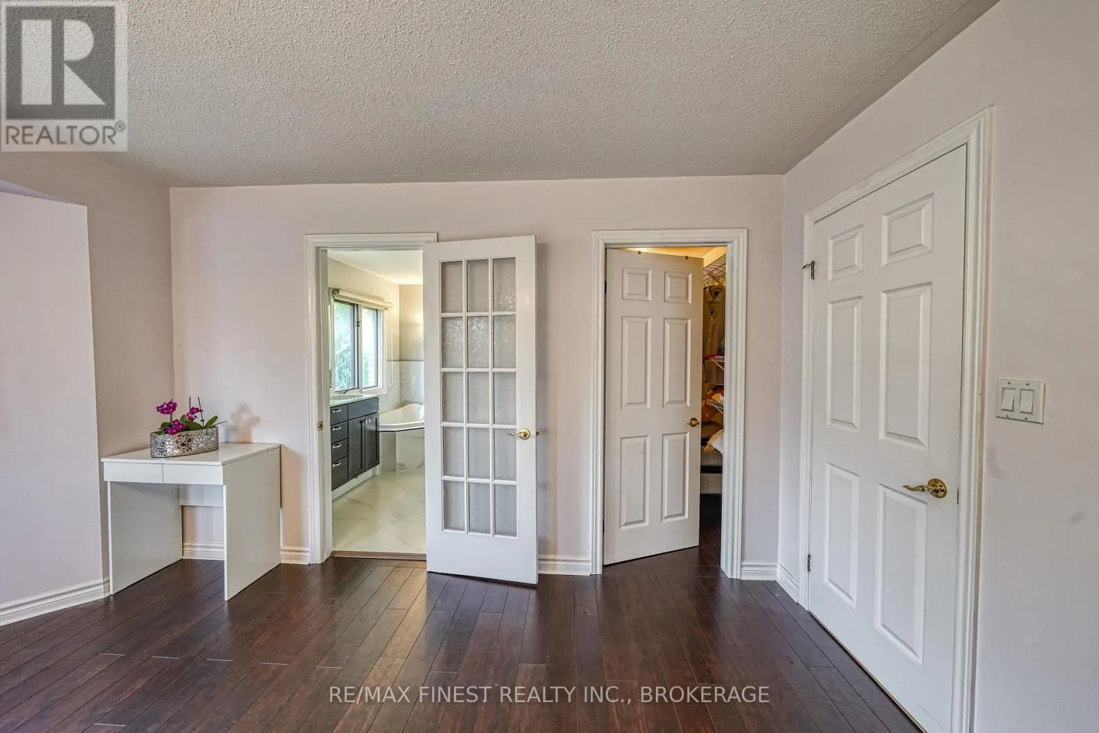 1082 CAITLIN CRESCENT