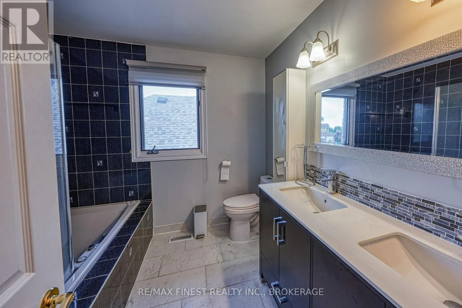 1082 CAITLIN CRESCENT