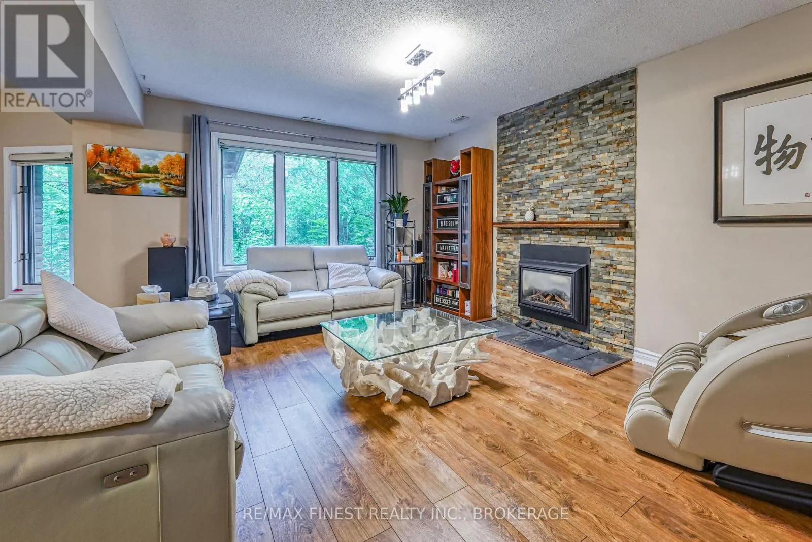 1082 CAITLIN CRESCENT