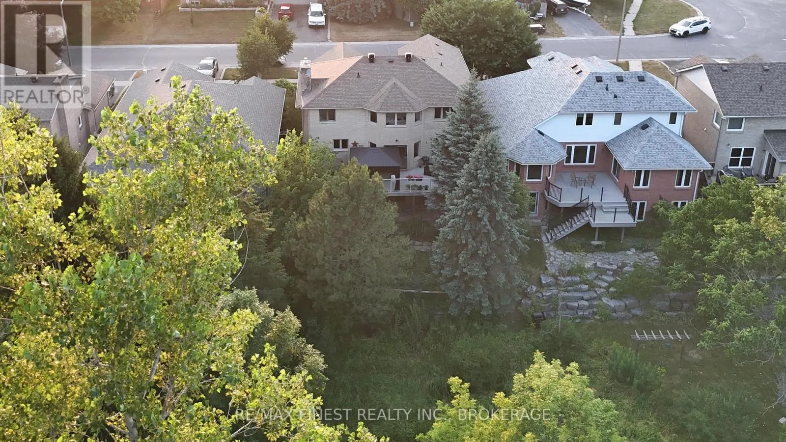 1082 CAITLIN CRESCENT