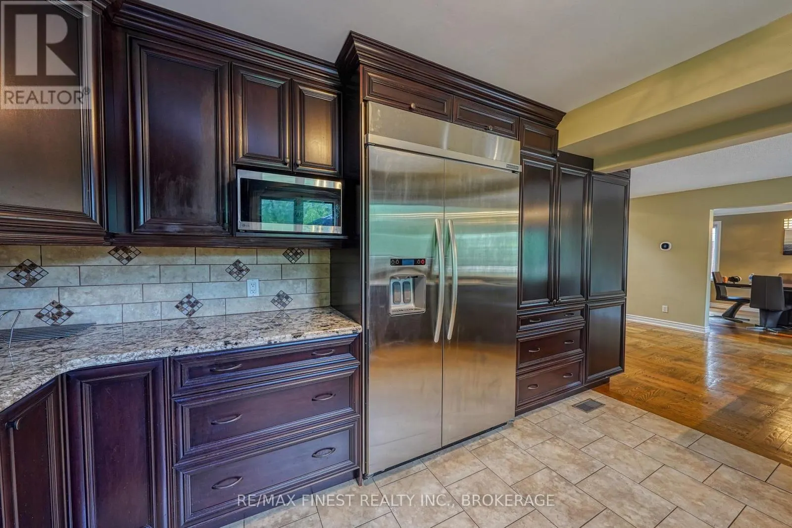 1082 CAITLIN CRESCENT