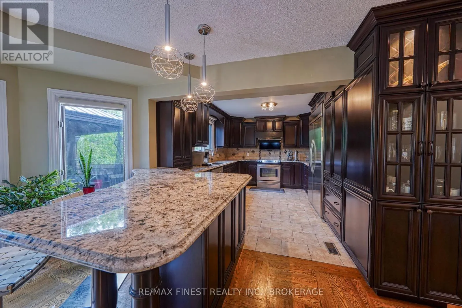 1082 CAITLIN CRESCENT