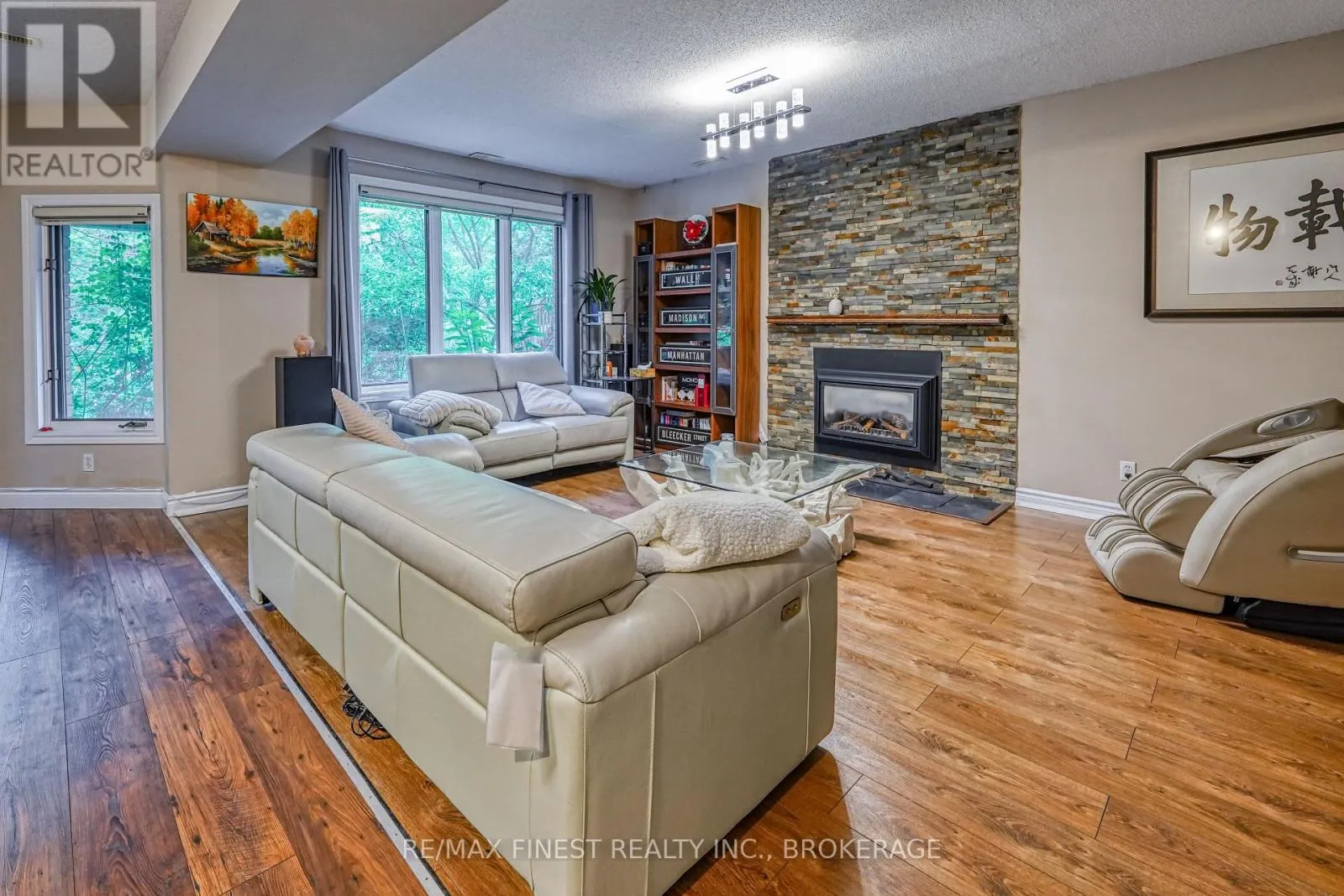 1082 CAITLIN CRESCENT