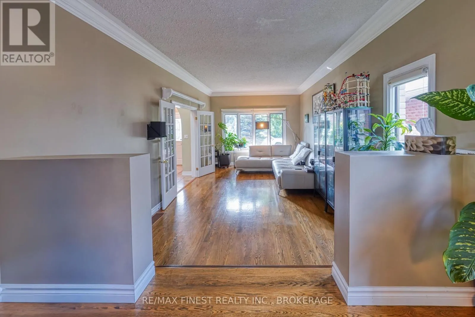 1082 CAITLIN CRESCENT