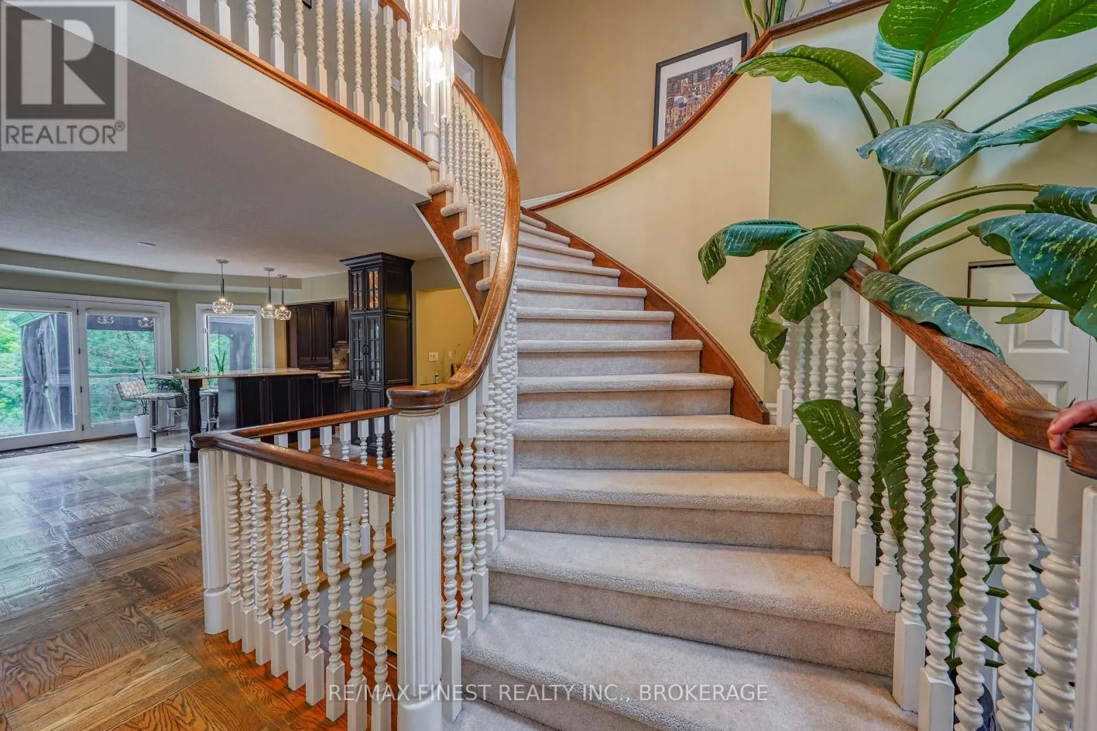 1082 CAITLIN CRESCENT